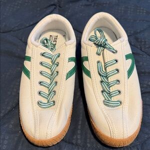 NWOT Tretorn Women's Shoe Shoes Sz 6 (US Women's) Gum Sole Lace-Up Green A474838